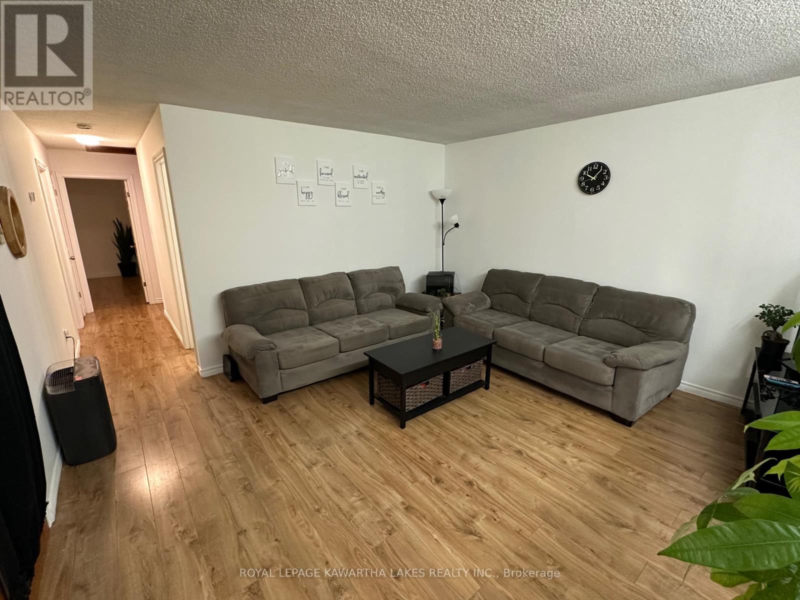 317 William Street N, Kawartha Lakes (Lindsay), Ontario  K9V 6A6 - Photo 6 - X12307505