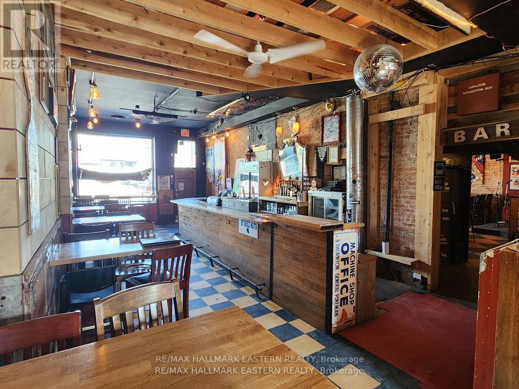 199 Hunter Street, Peterborough Central (North), Ontario  K9H 2L1 - Photo 12 - X12307584