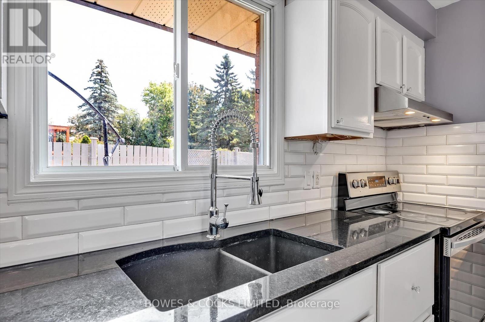 2126 Walker Avenue, Peterborough East (South), Ontario  K9L 1S1 - Photo 18 - X12307600