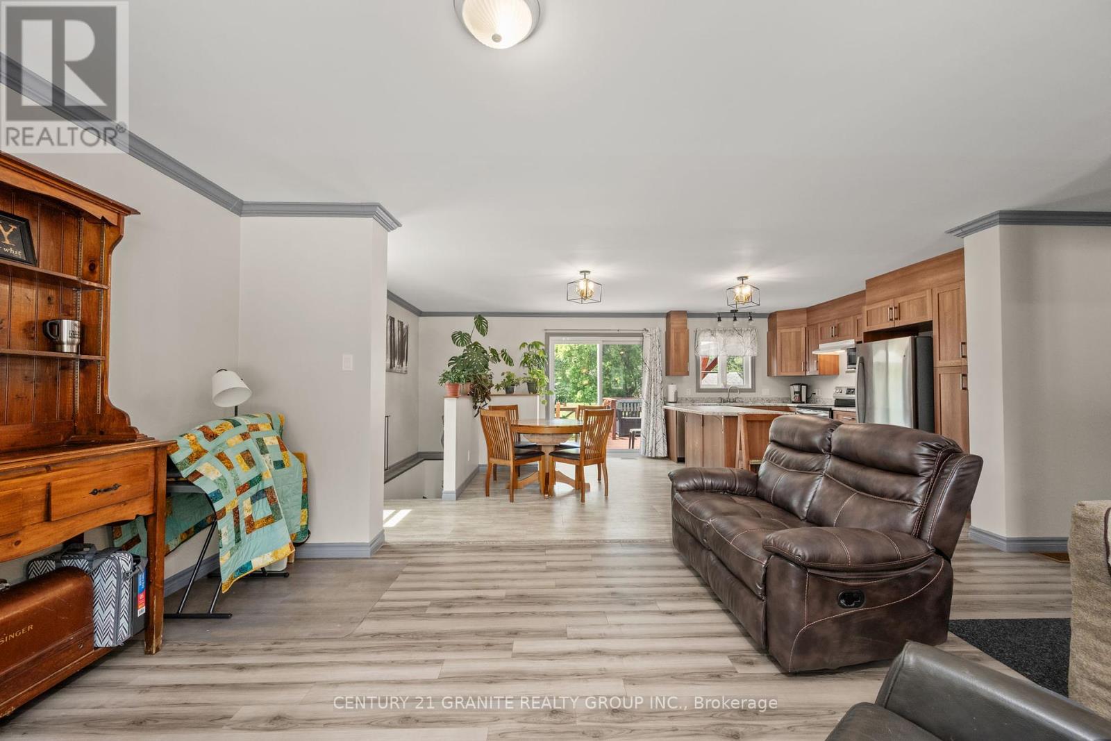 41 Maxwell Settlement Road, Bancroft (Bancroft Ward), Ontario  K0L 1C0 - Photo 10 - X12307719