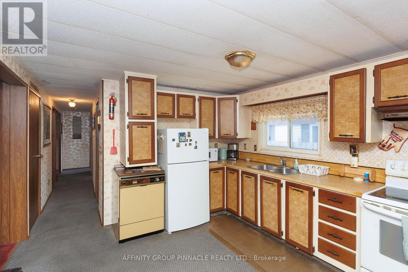 15 Circle Drive, Kawartha Lakes (Lindsay), Ontario  K9V 0H7 - Photo 11 - X12308174