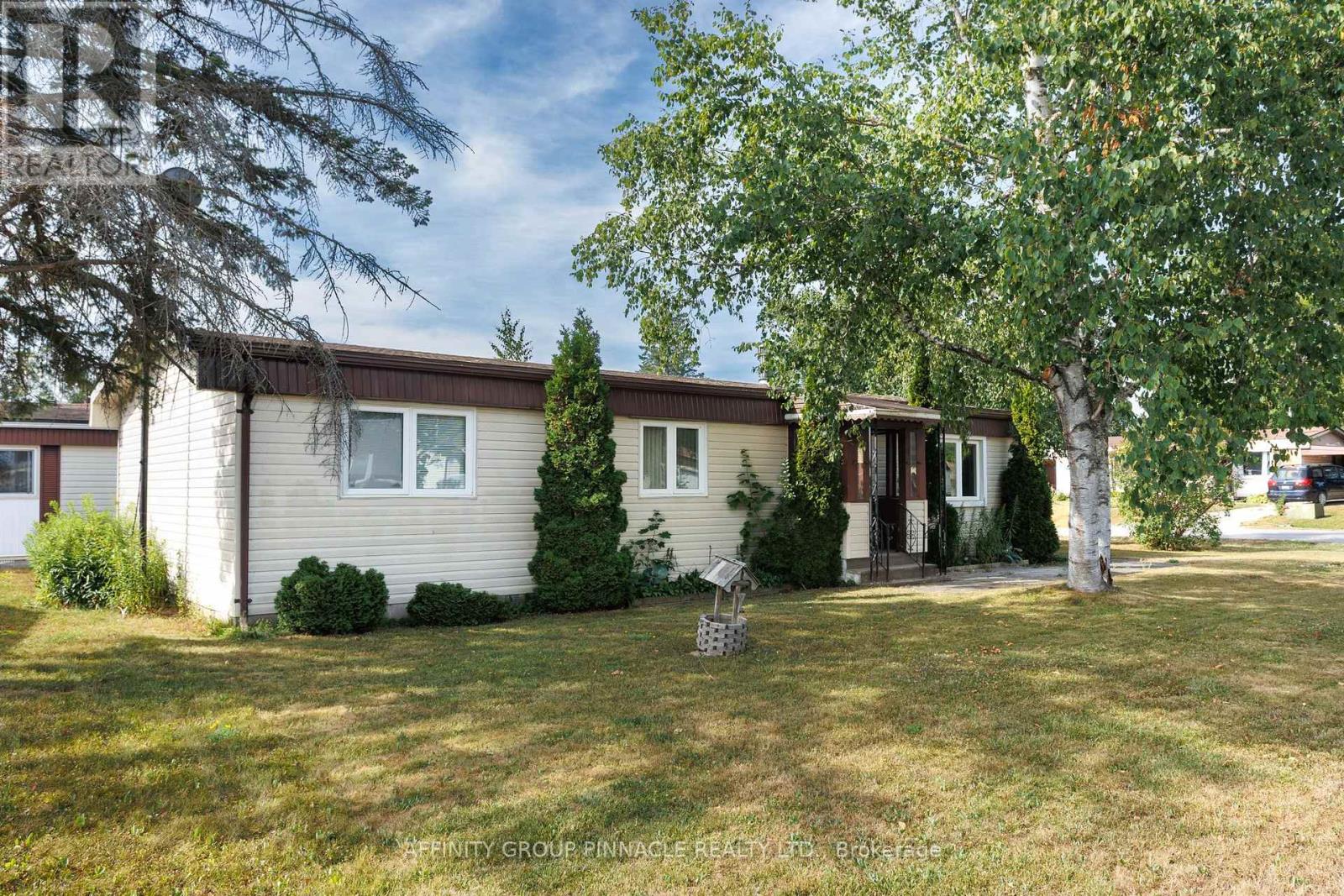15 Circle Drive, Kawartha Lakes (Lindsay), Ontario  K9V 0H7 - Photo 2 - X12308174