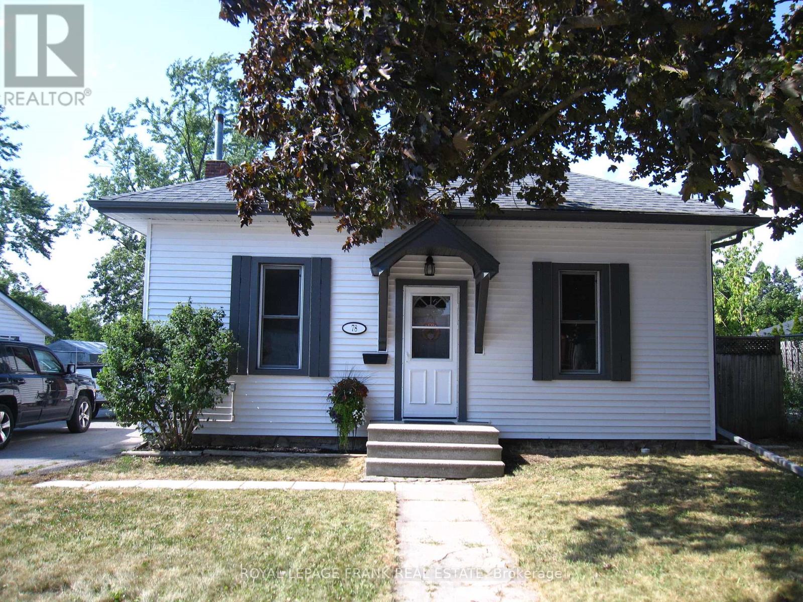 78 Queen Street, Kawartha Lakes (Lindsay), Ontario  K9V 1G4 - Photo 2 - X12308227