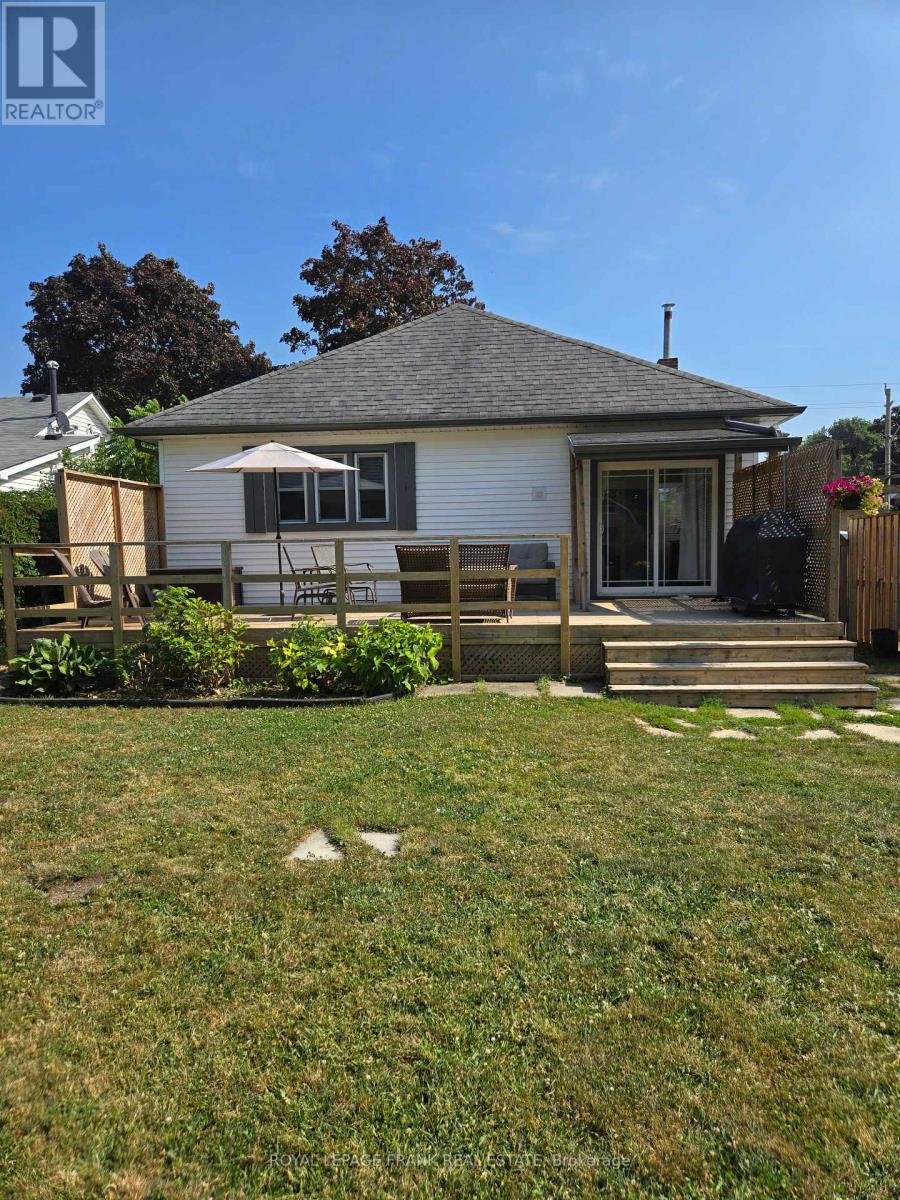 78 Queen Street, Kawartha Lakes (Lindsay), Ontario  K9V 1G4 - Photo 3 - X12308227