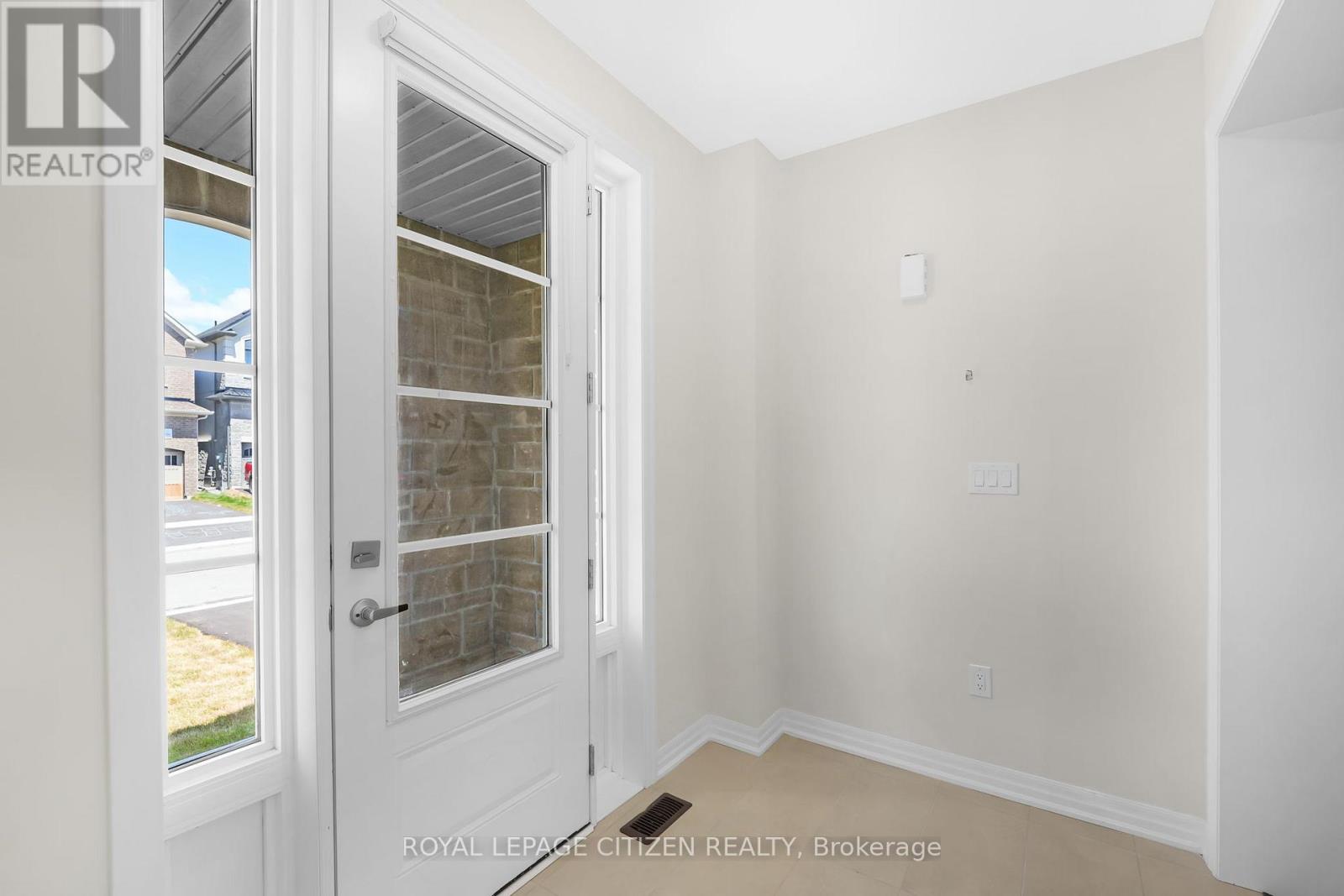 67 Ed Ewert Avenue, Clarington (Newcastle), Ontario  L1B 0W7 - Photo 3 - E12308352