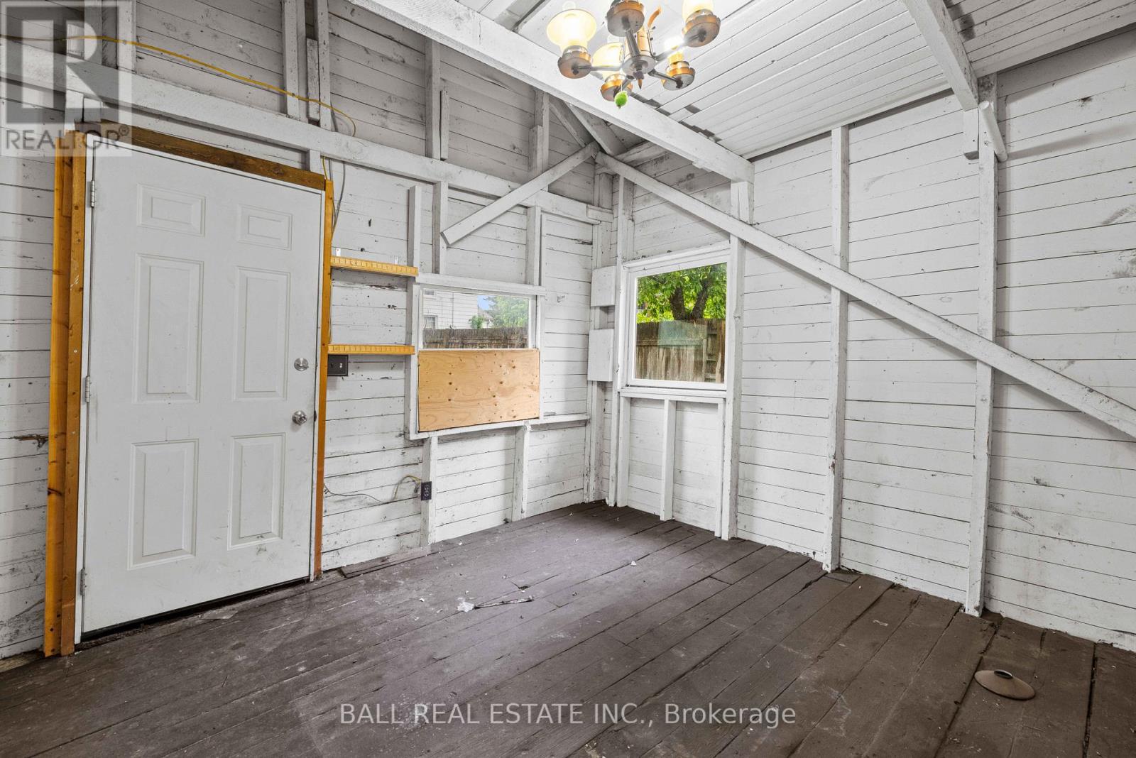 78 Mcdonnel Street, Peterborough Central (North), Ontario  K9H 2V7 - Photo 4 - X12308519