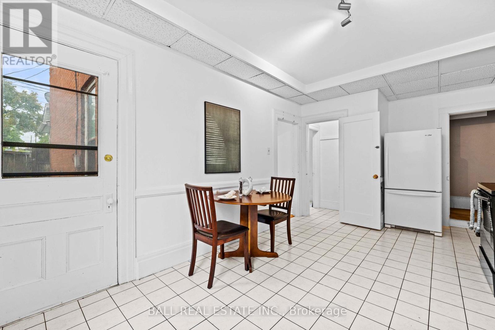 78 Mcdonnel Street, Peterborough Central (North), Ontario  K9H 2V7 - Photo 5 - X12308519