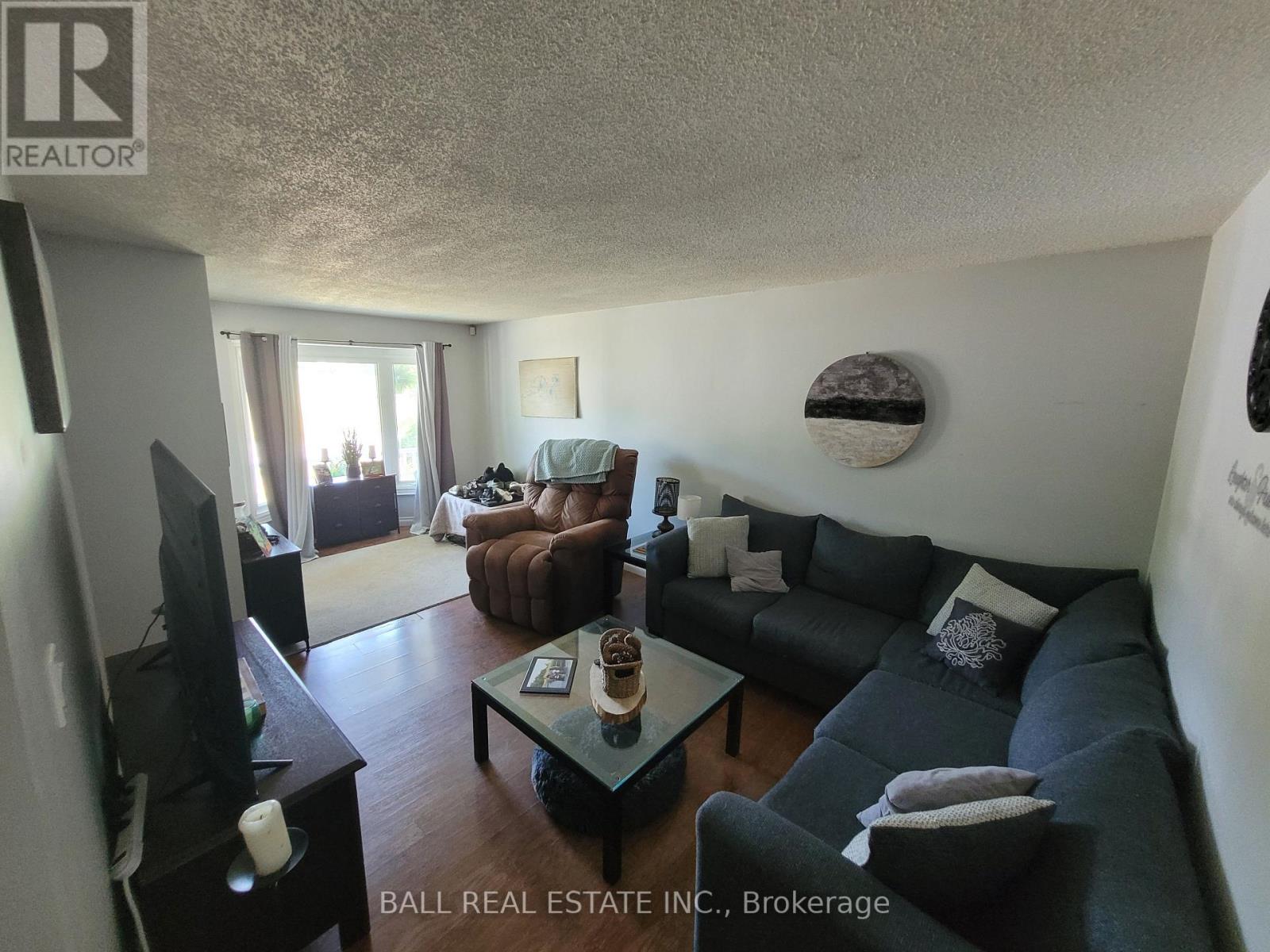 32 Champlain Boulevard, Kawartha Lakes (Lindsay), Ontario  K9V 4R1 - Photo 13 - X12309230