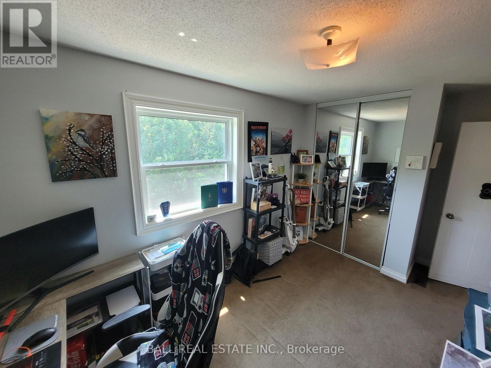 32 Champlain Boulevard, Kawartha Lakes (Lindsay), Ontario  K9V 4R1 - Photo 19 - X12309230