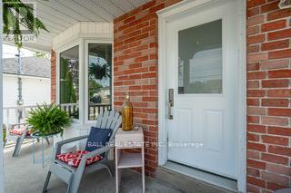 32 Champlain Boulevard, Kawartha Lakes (Lindsay), Ontario  K9V 4R1 - Photo 4 - X12309230
