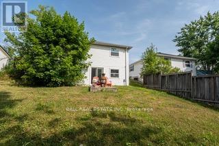 32 Champlain Boulevard, Kawartha Lakes (Lindsay), Ontario  K9V 4R1 - Photo 5 - X12309230