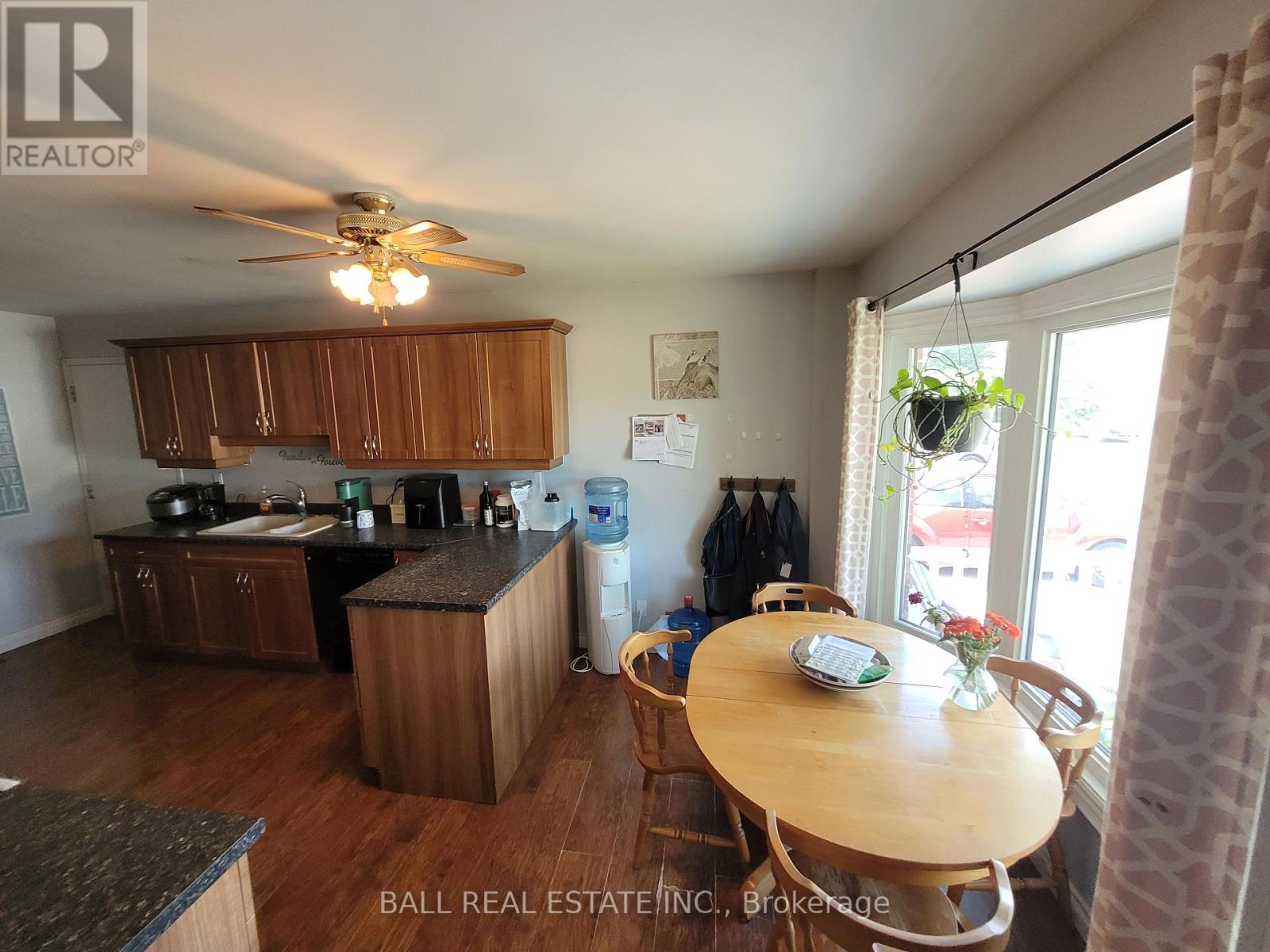 32 Champlain Boulevard, Kawartha Lakes (Lindsay), Ontario  K9V 4R1 - Photo 9 - X12309230