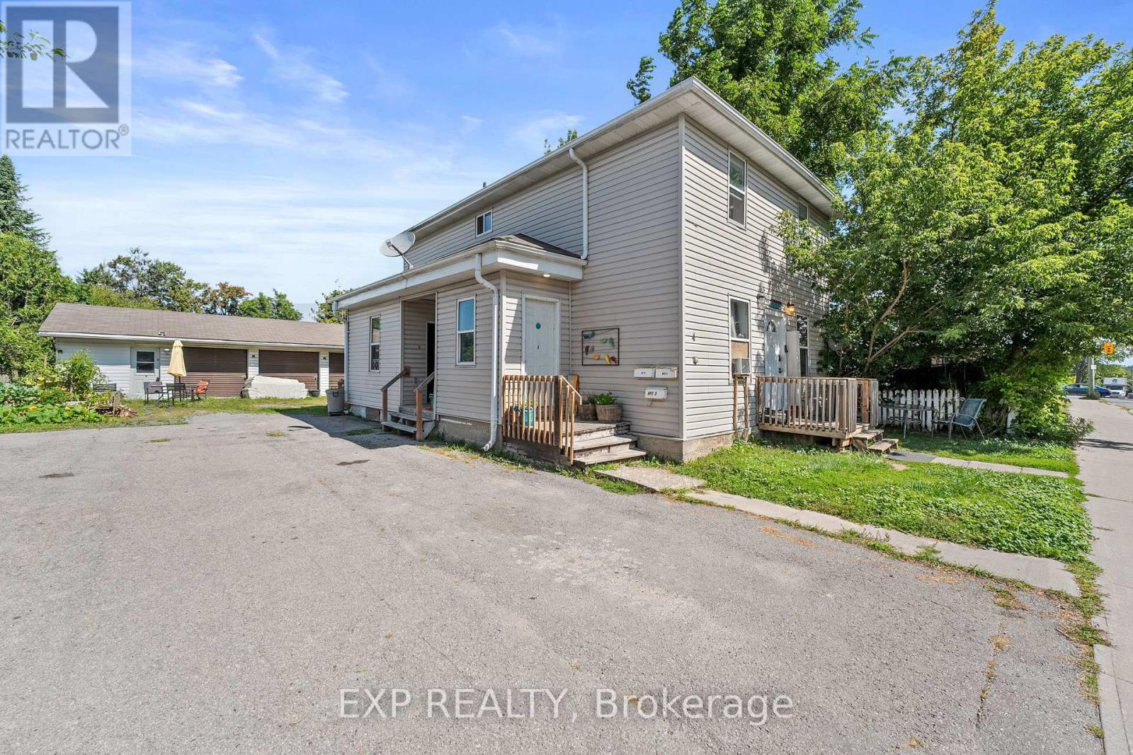 4 Mary Street W, Kawartha Lakes (Lindsay), Ontario  K9V 2N4 - Photo 2 - X12310170