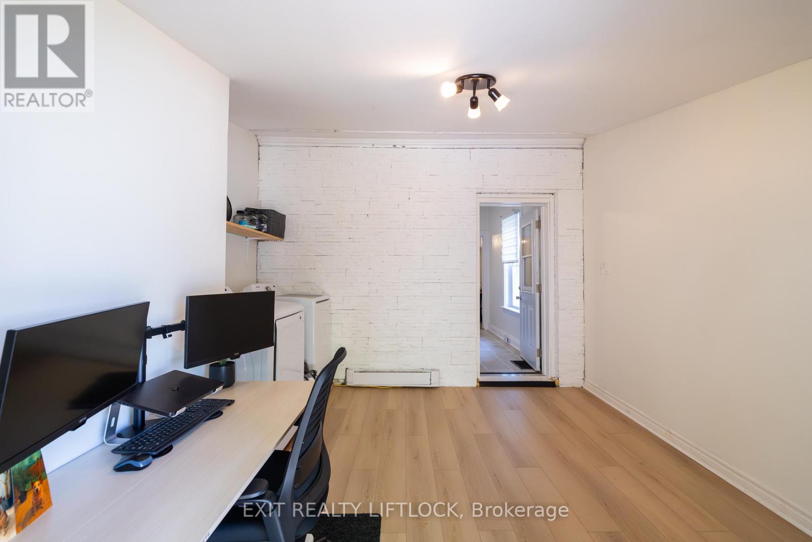 132 Maude Street, Peterborough Central (South), Ontario  K9J 3A2 - Photo 12 - X12310256