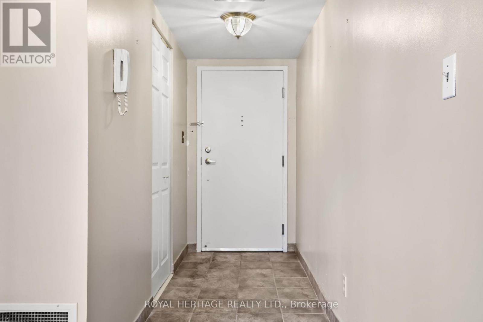 211 - 40 Auburn Street, Peterborough East (North), Ontario  K9H 2G2 - Photo 14 - X12310268