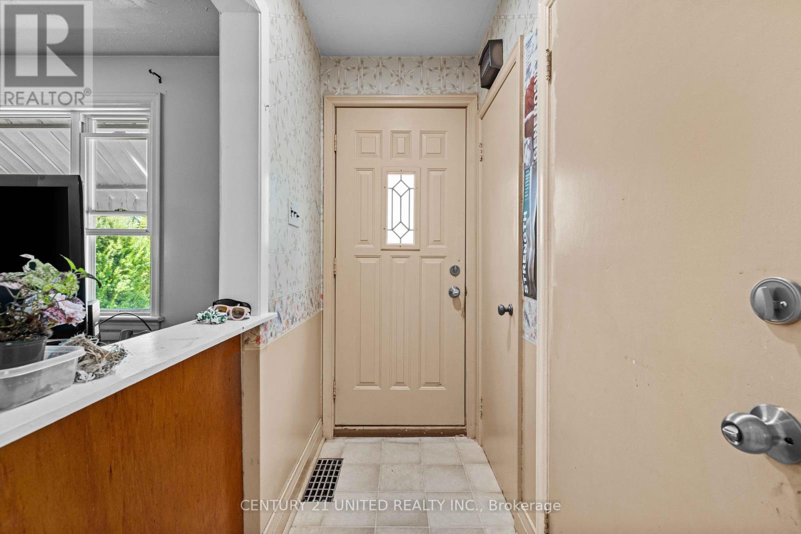 567 O'connell Road, Peterborough South (West), Ontario  K9J 4E2 - Photo 4 - X12310372