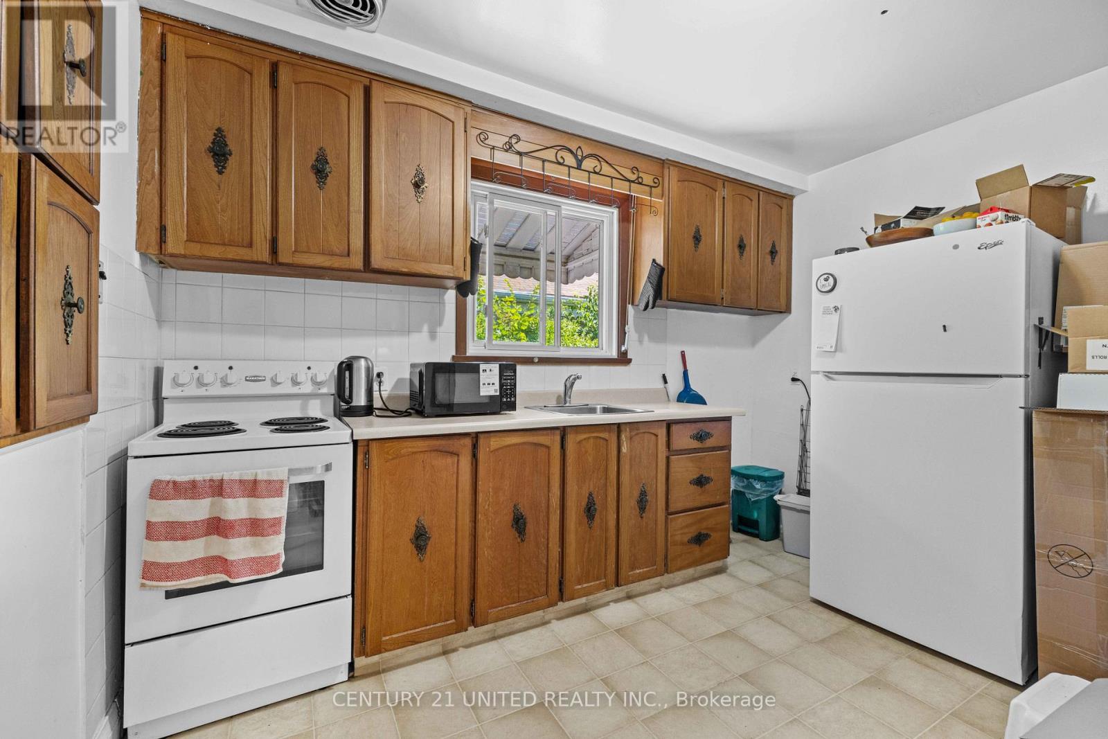 567 O'connell Road, Peterborough South (West), Ontario  K9J 4E2 - Photo 5 - X12310372
