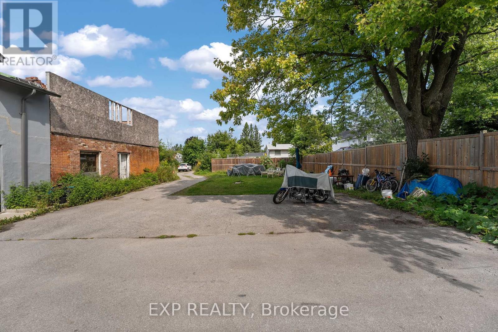 86 Queen Street, Kawartha Lakes (Lindsay), Ontario  K9V 1G4 - Photo 16 - X12310199