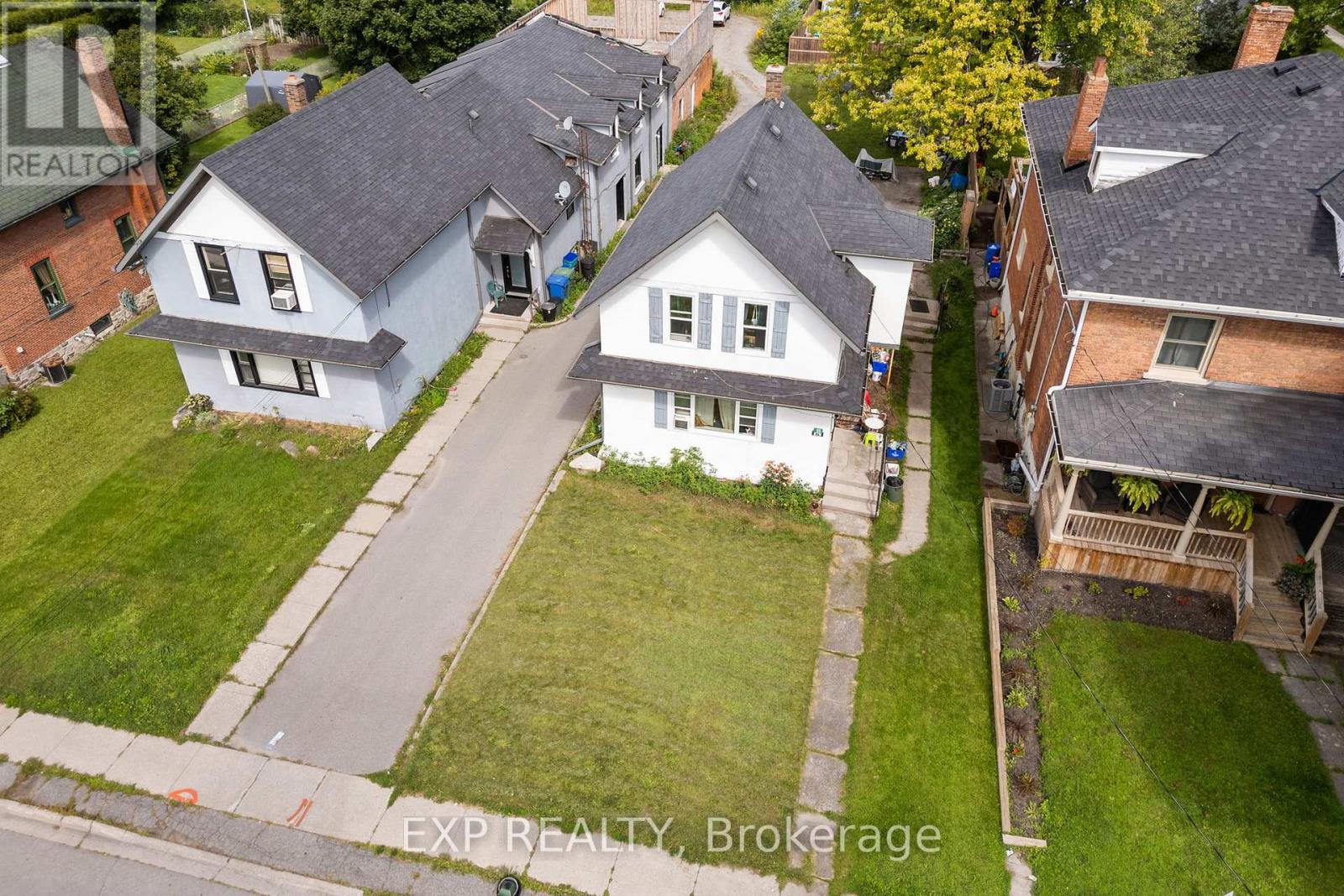 86 Queen Street, Kawartha Lakes (Lindsay), Ontario  K9V 1G4 - Photo 2 - X12310199