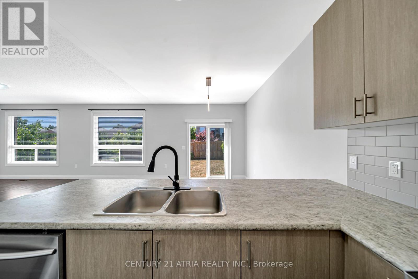 793 Spillsbury Drive, Peterborough West (South), Ontario  K9K 1K9 - Photo 10 - X12310291