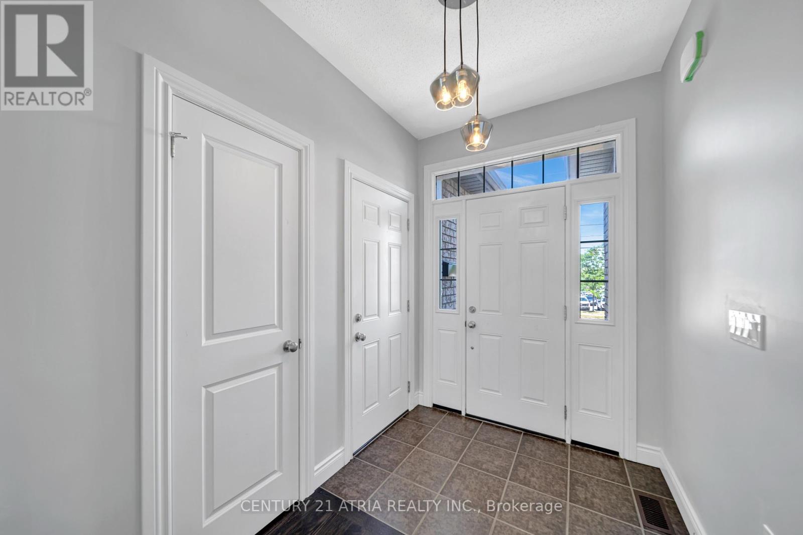 793 Spillsbury Drive, Peterborough West (South), Ontario  K9K 1K9 - Photo 4 - X12310291