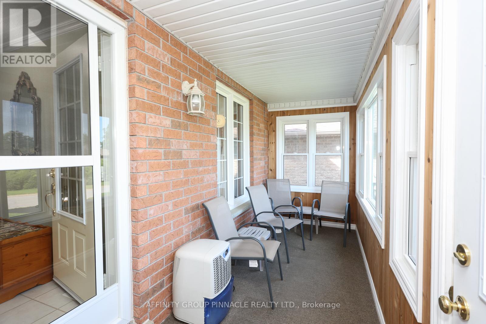 5 Susan Court, Kawartha Lakes (Lindsay), Ontario  K9V 4H1 - Photo 10 - X12310682