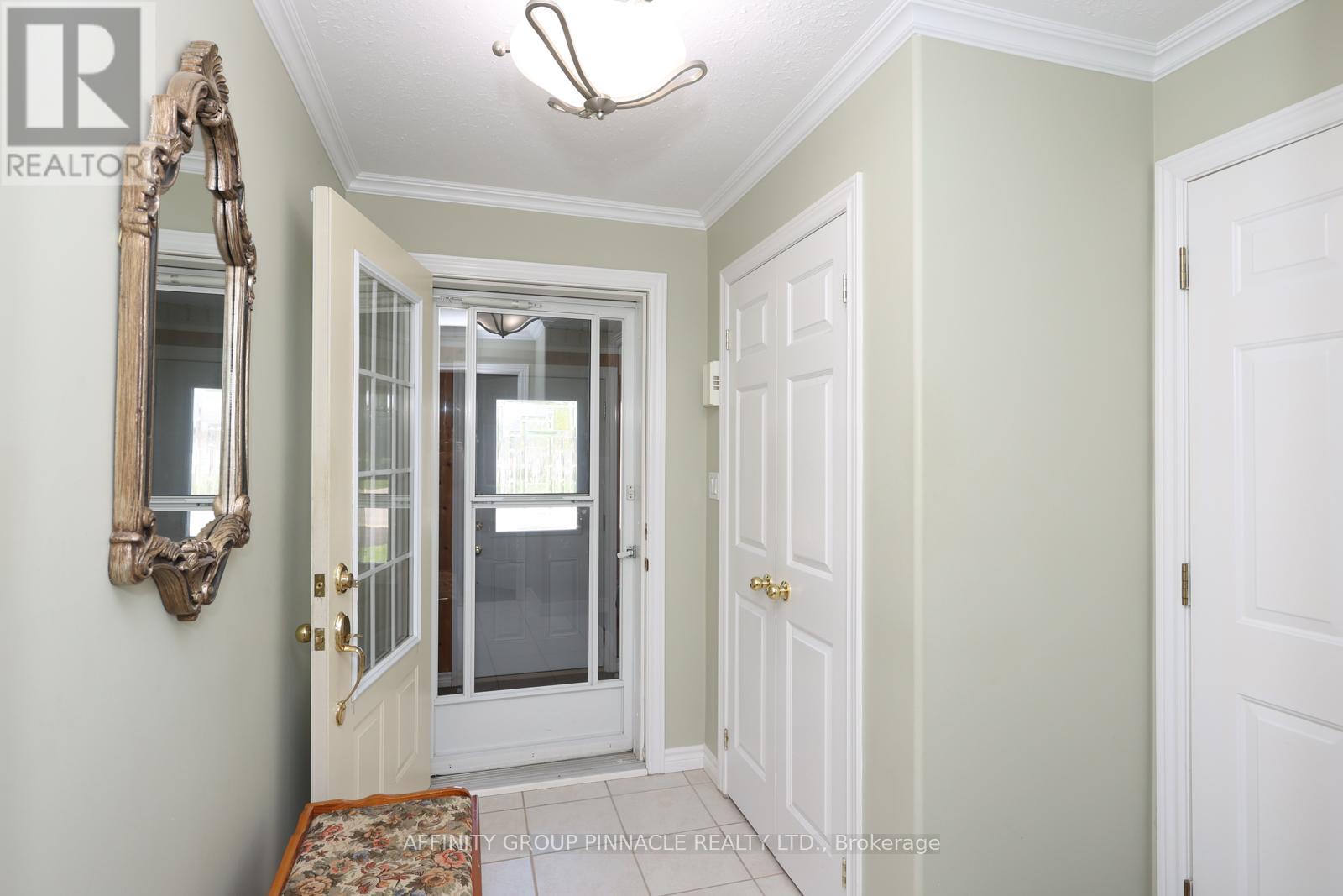 5 Susan Court, Kawartha Lakes (Lindsay), Ontario  K9V 4H1 - Photo 12 - X12310682