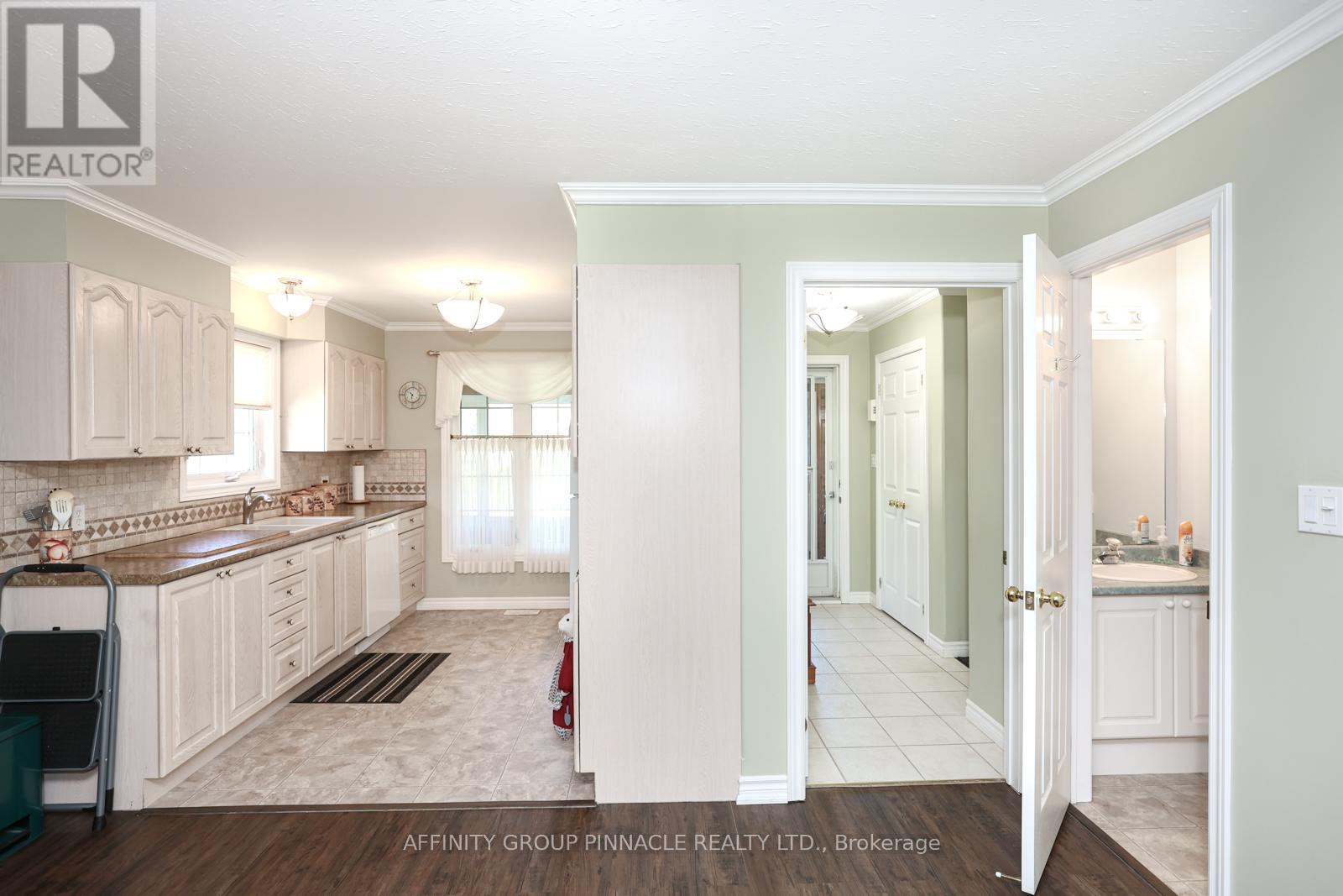5 Susan Court, Kawartha Lakes (Lindsay), Ontario  K9V 4H1 - Photo 13 - X12310682