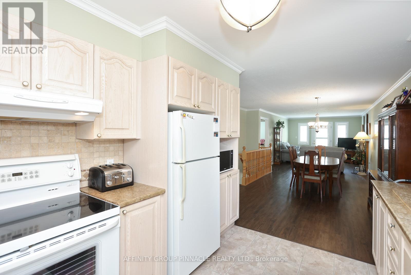 5 Susan Court, Kawartha Lakes (Lindsay), Ontario  K9V 4H1 - Photo 18 - X12310682