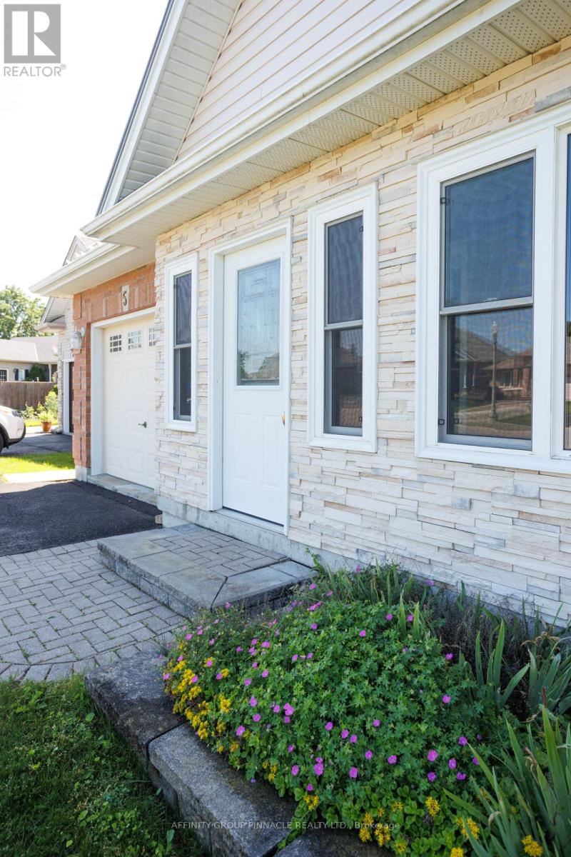 5 Susan Court, Kawartha Lakes (Lindsay), Ontario  K9V 4H1 - Photo 3 - X12310682