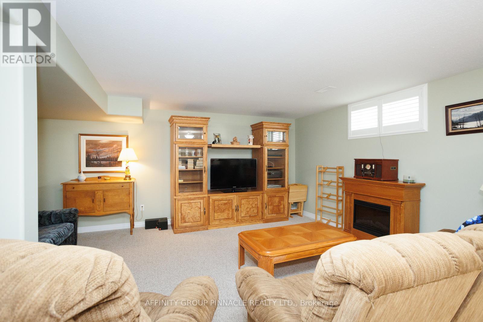 5 Susan Court, Kawartha Lakes (Lindsay), Ontario  K9V 4H1 - Photo 36 - X12310682