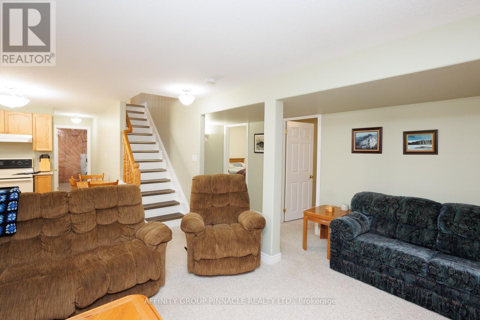 5 Susan Court, Kawartha Lakes (Lindsay), Ontario  K9V 4H1 - Photo 37 - X12310682