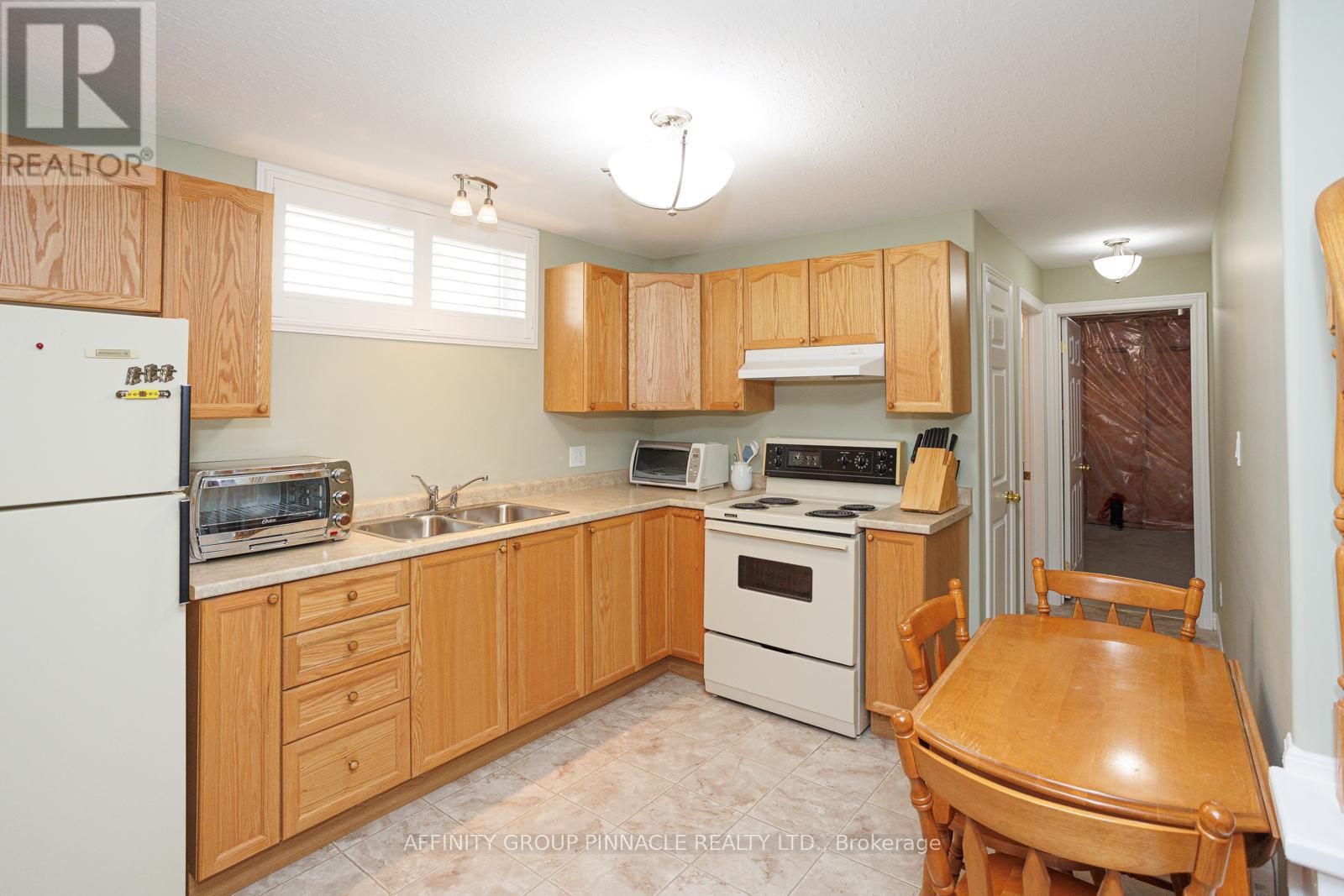 5 Susan Court, Kawartha Lakes (Lindsay), Ontario  K9V 4H1 - Photo 39 - X12310682