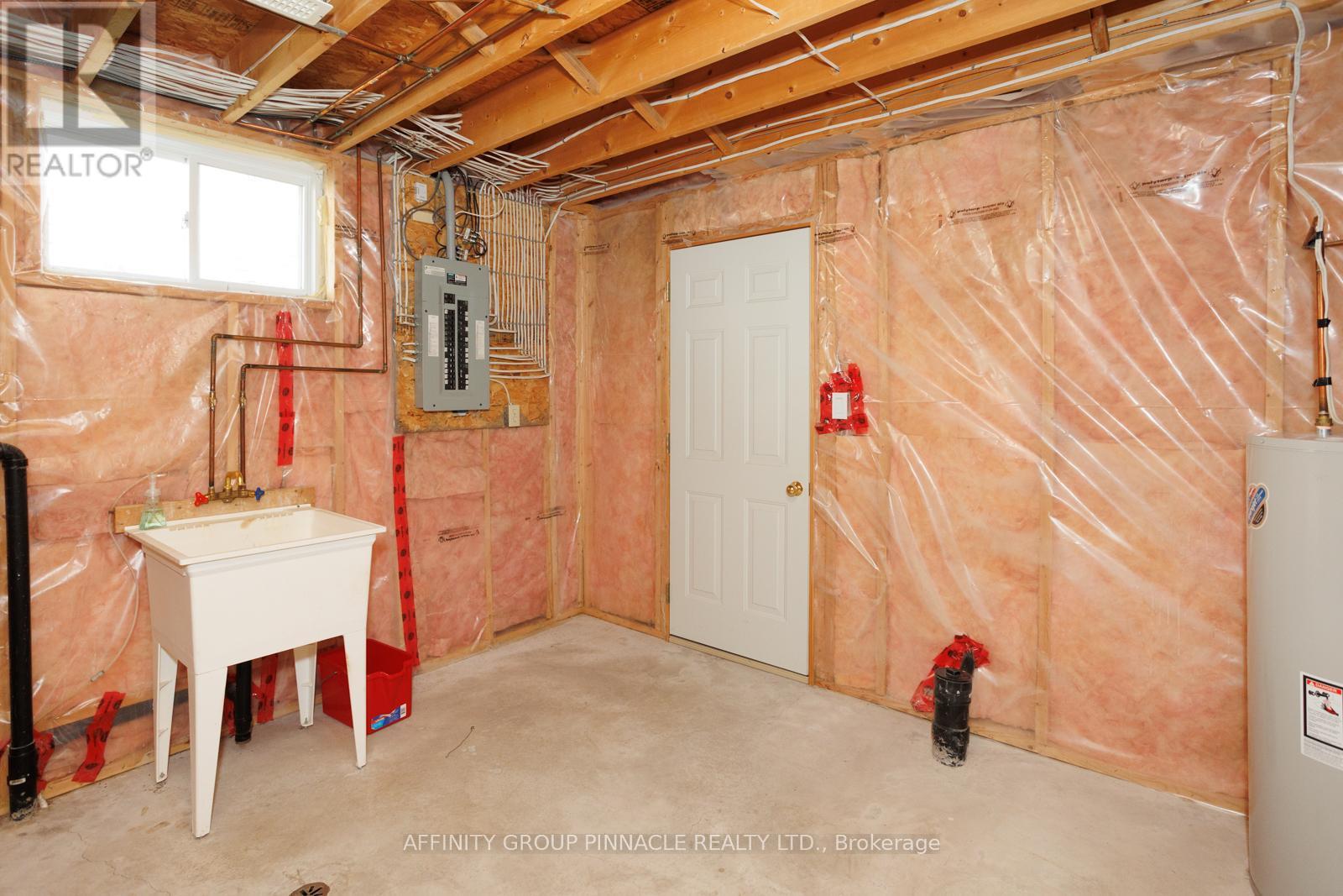 5 Susan Court, Kawartha Lakes (Lindsay), Ontario  K9V 4H1 - Photo 41 - X12310682