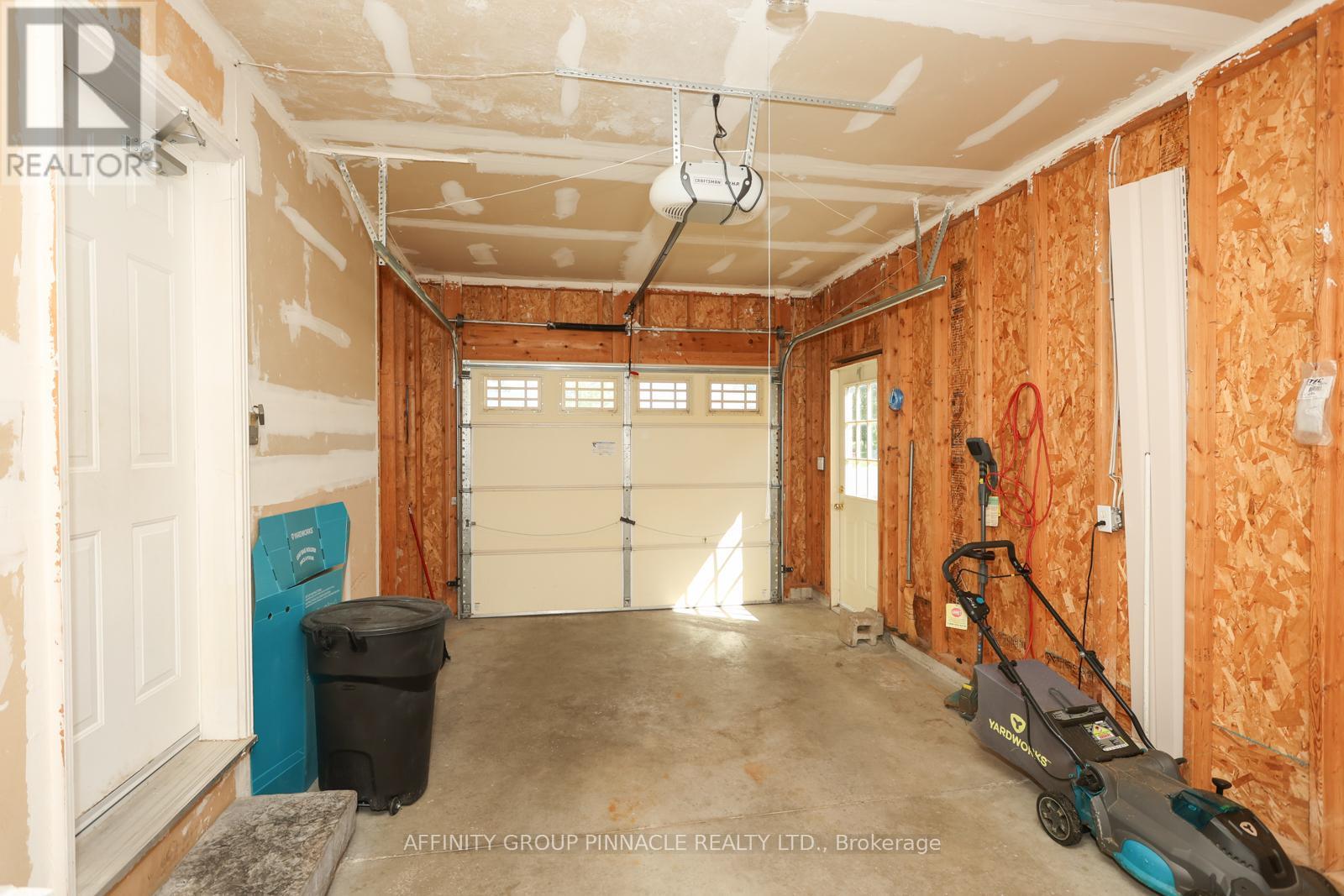 5 Susan Court, Kawartha Lakes (Lindsay), Ontario  K9V 4H1 - Photo 48 - X12310682