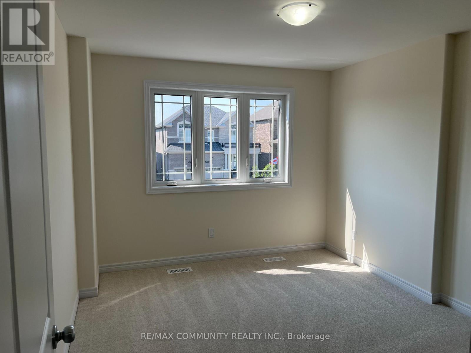 236 O'neil Street, Peterborough North (North), Ontario  K9K 0H1 - Photo 13 - X12310562