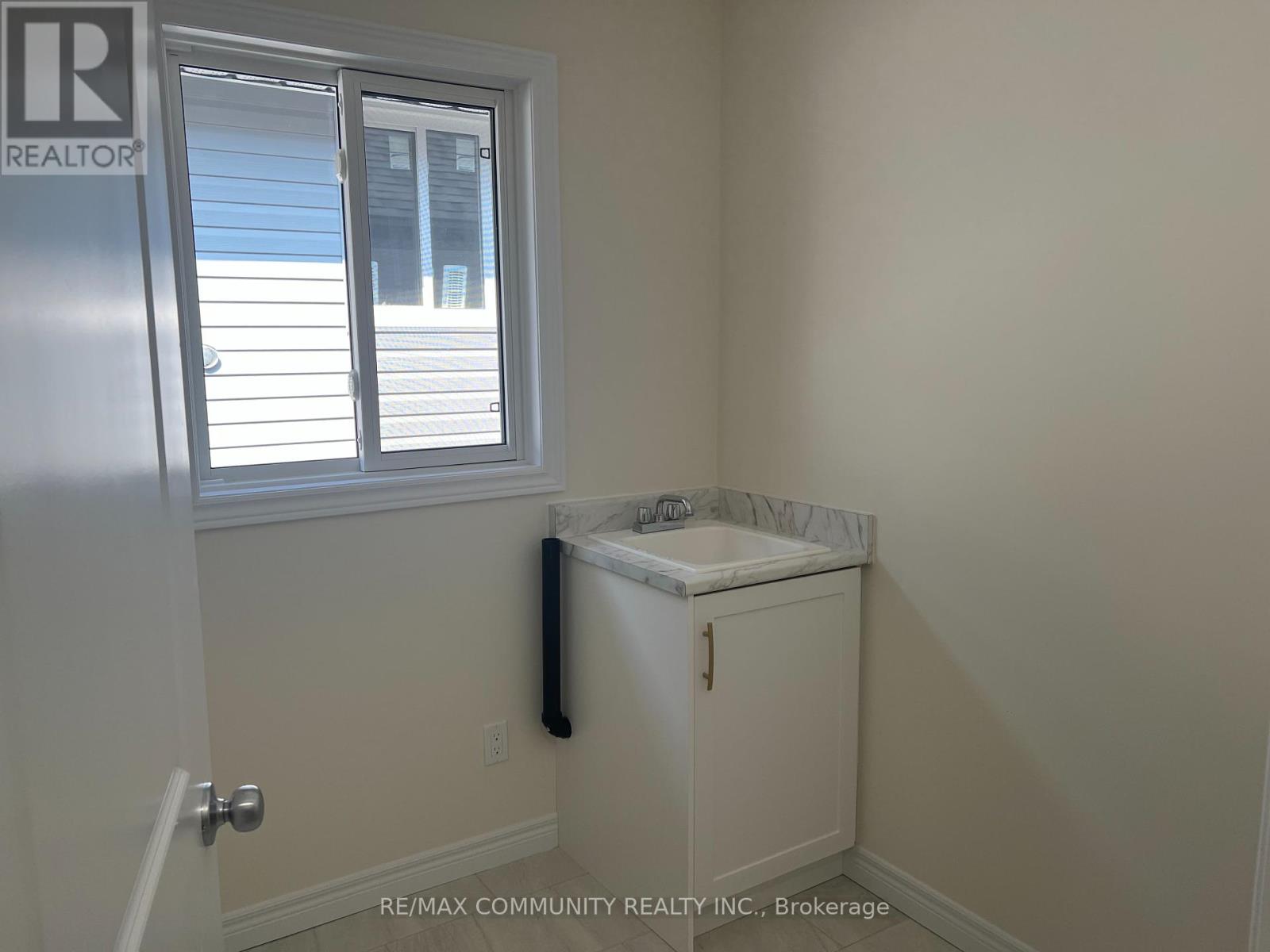 236 O'neil Street, Peterborough North (North), Ontario  K9K 0H1 - Photo 18 - X12310562