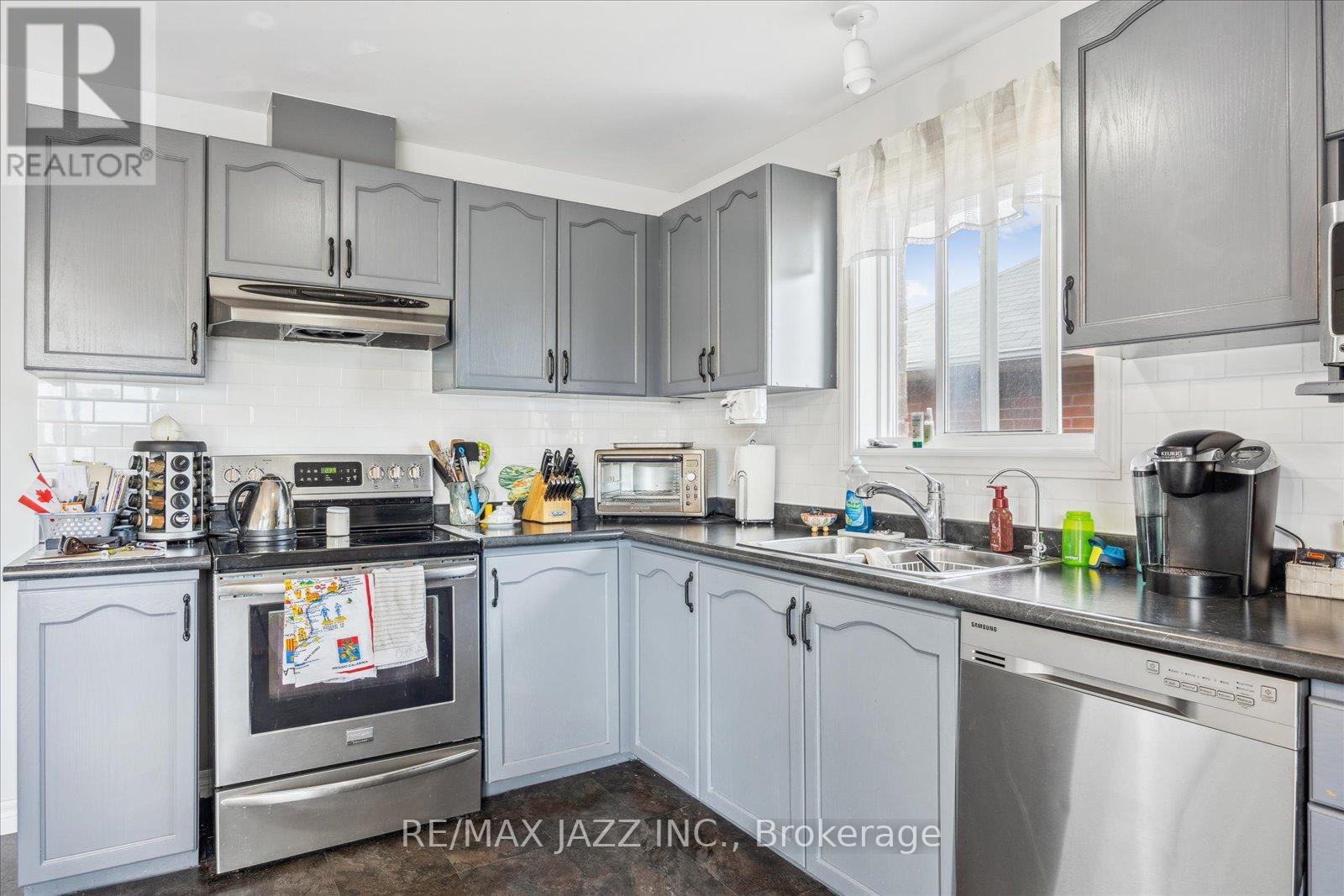 39 Mcgibbon Boulevard, Kawartha Lakes (Lindsay), Ontario  K9V 6G4 - Photo 8 - X12310856