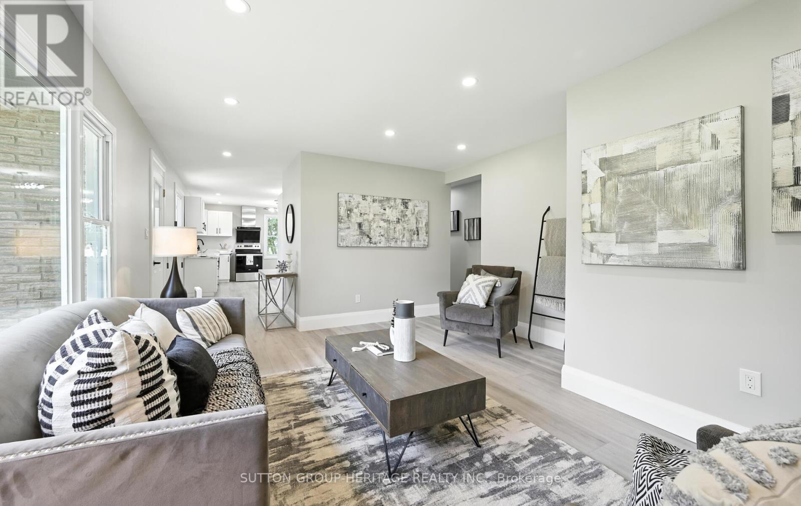 11 Sturgeon Crescent, Kawartha Lakes (Lindsay), Ontario  K9V 4R6 - Photo 10 - X12310878
