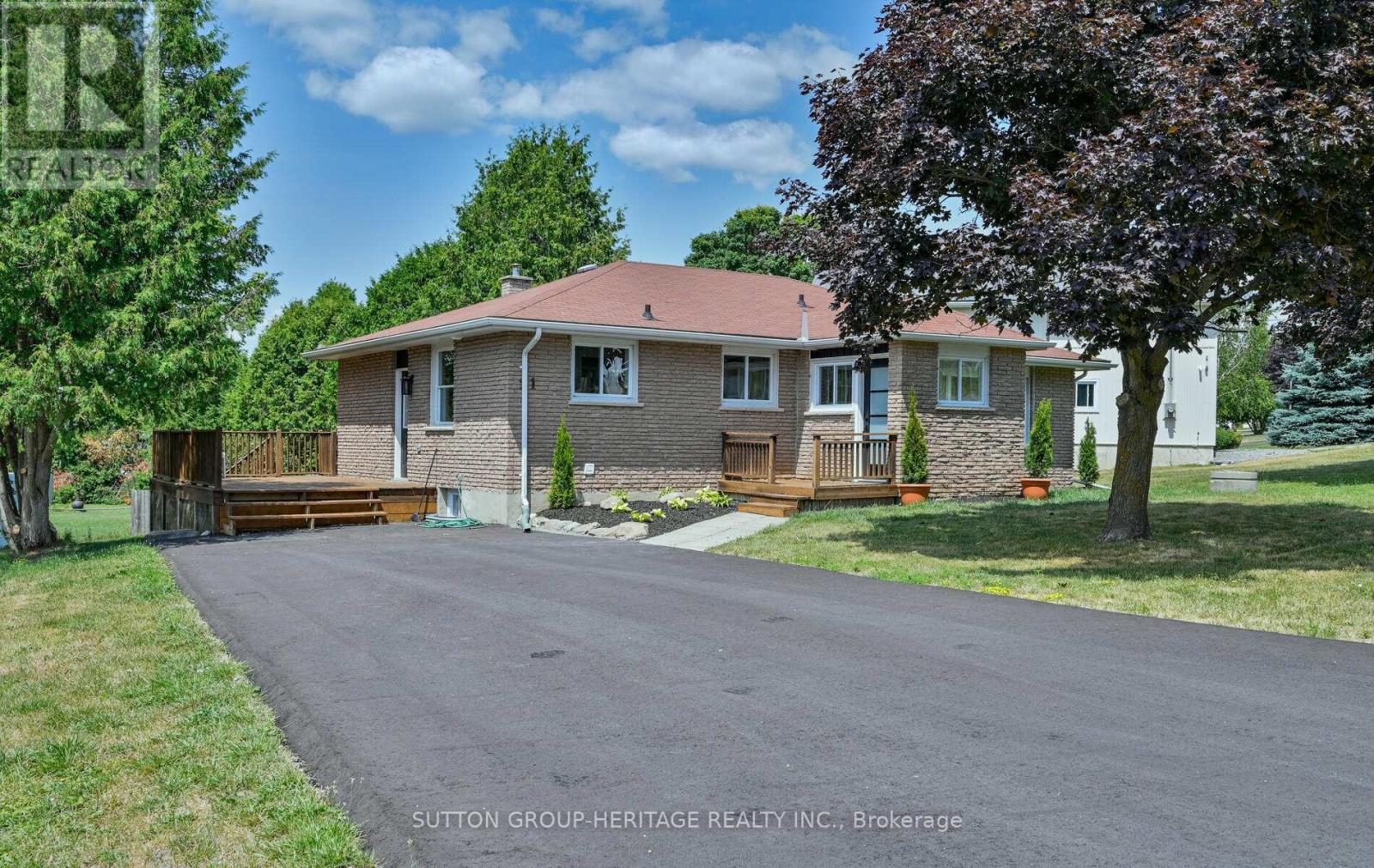 11 Sturgeon Crescent, Kawartha Lakes (Lindsay), Ontario  K9V 4R6 - Photo 2 - X12310878