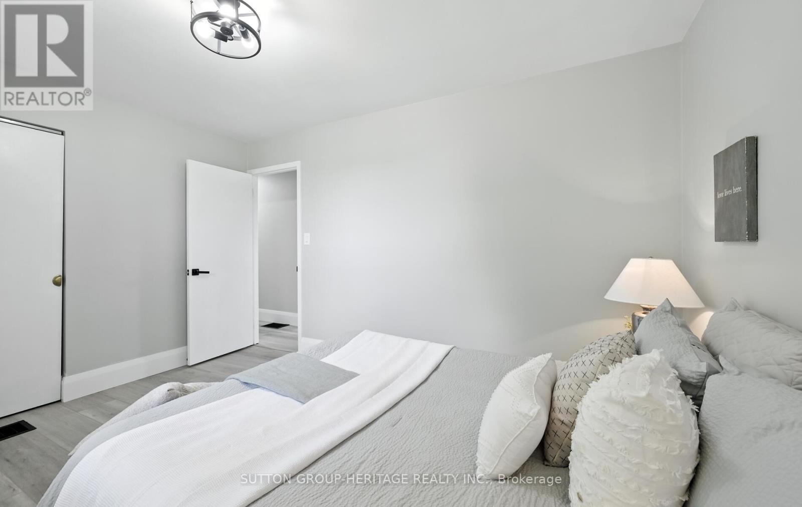 11 Sturgeon Crescent, Kawartha Lakes (Lindsay), Ontario  K9V 4R6 - Photo 21 - X12310878