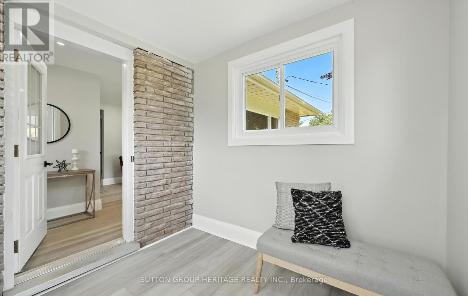 11 Sturgeon Crescent, Kawartha Lakes (Lindsay), Ontario  K9V 4R6 - Photo 5 - X12310878