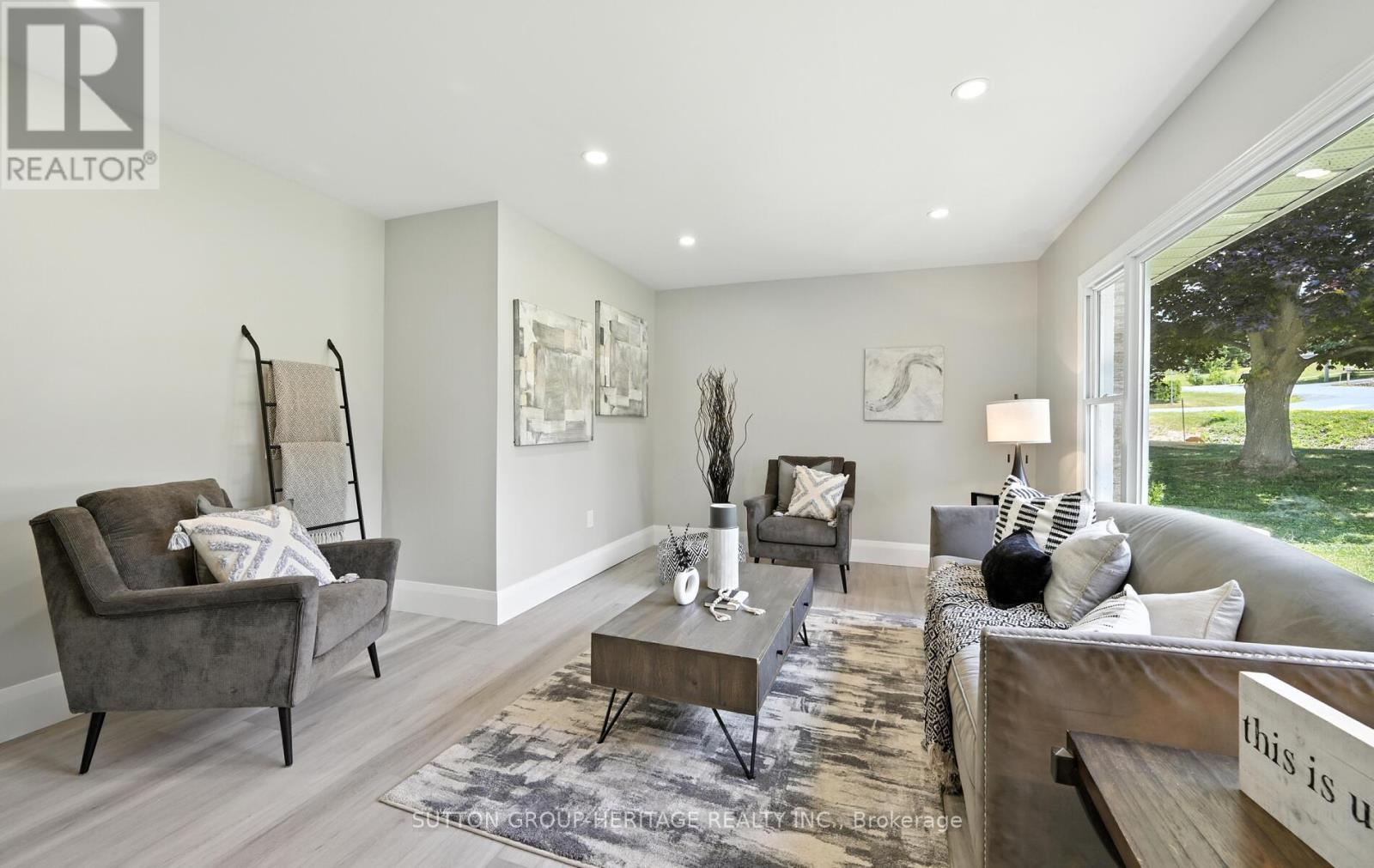 11 Sturgeon Crescent, Kawartha Lakes (Lindsay), Ontario  K9V 4R6 - Photo 8 - X12310878