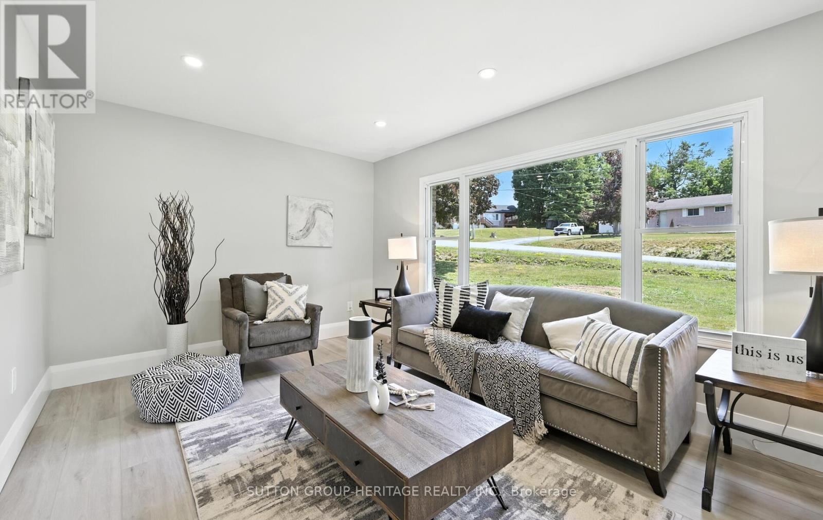 11 Sturgeon Crescent, Kawartha Lakes (Lindsay), Ontario  K9V 4R6 - Photo 9 - X12310878