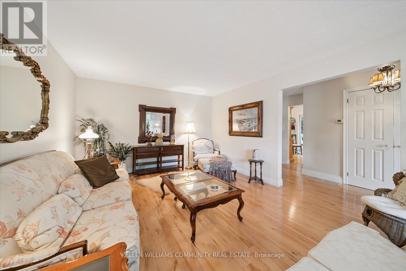 11 Bayleaf Court, Peterborough West (Central), Ontario  K9K 1A2 - Photo 7 - X12311381