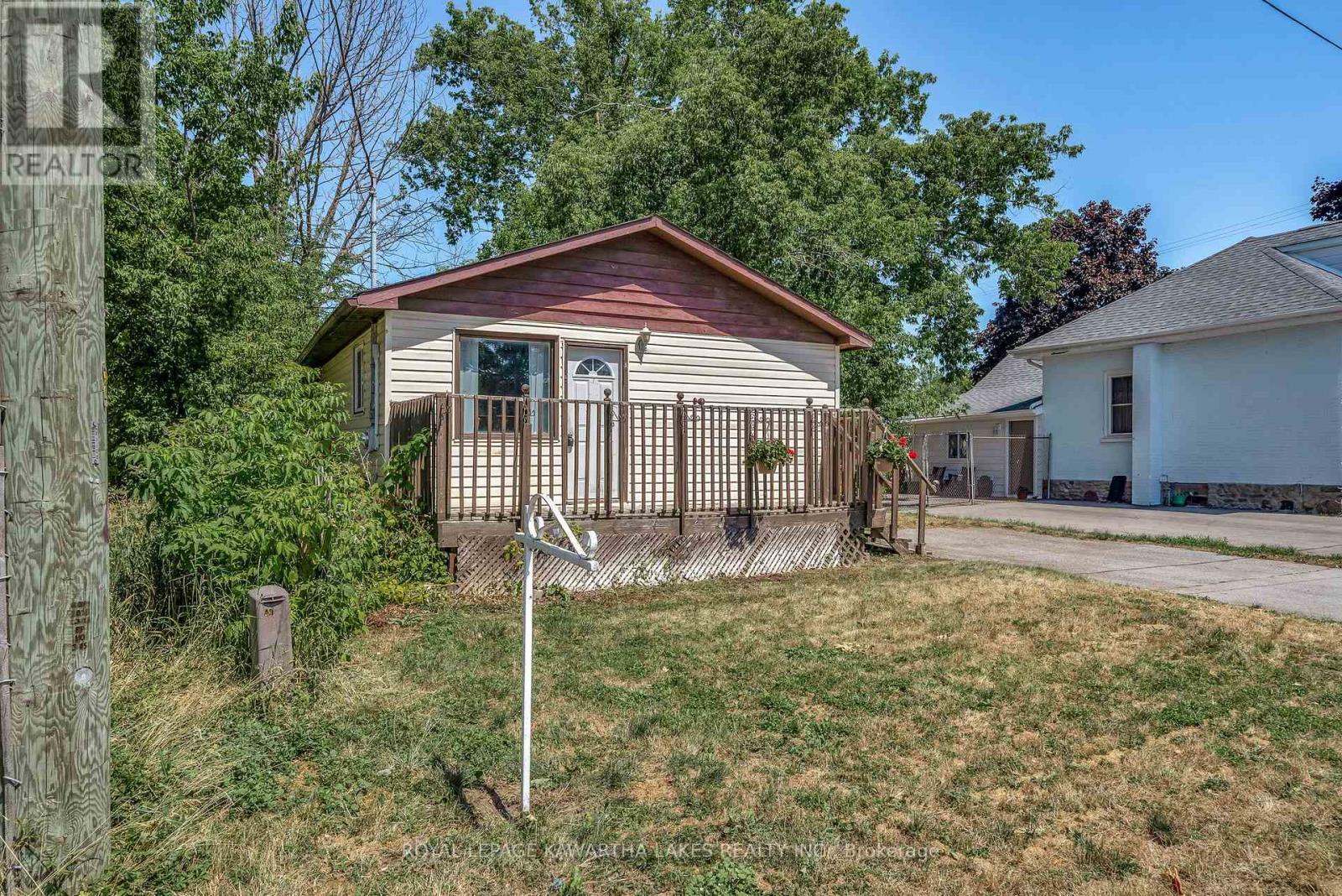 4 Bond Street E, Kawartha Lakes (Lindsay), Ontario  K9V 3P3 - Photo 15 - X12311415