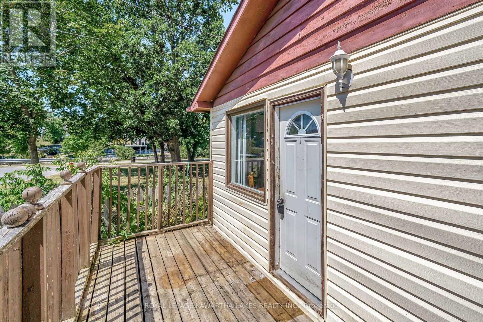 4 Bond Street E, Kawartha Lakes (Lindsay), Ontario  K9V 3P3 - Photo 17 - X12311415