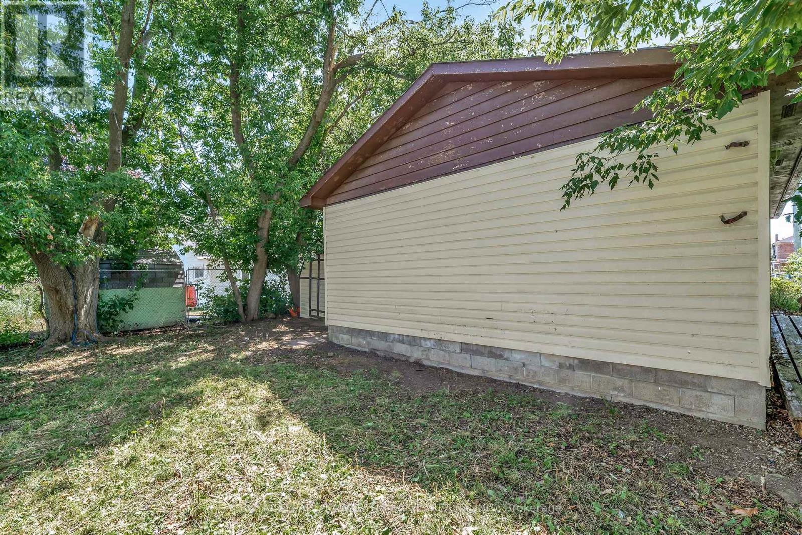 4 Bond Street E, Kawartha Lakes (Lindsay), Ontario  K9V 3P3 - Photo 33 - X12311415
