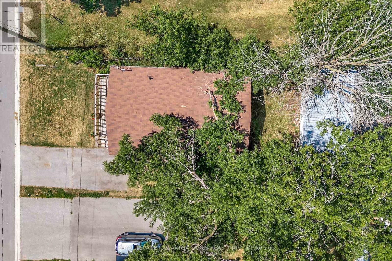 4 Bond Street E, Kawartha Lakes (Lindsay), Ontario  K9V 3P3 - Photo 8 - X12311415