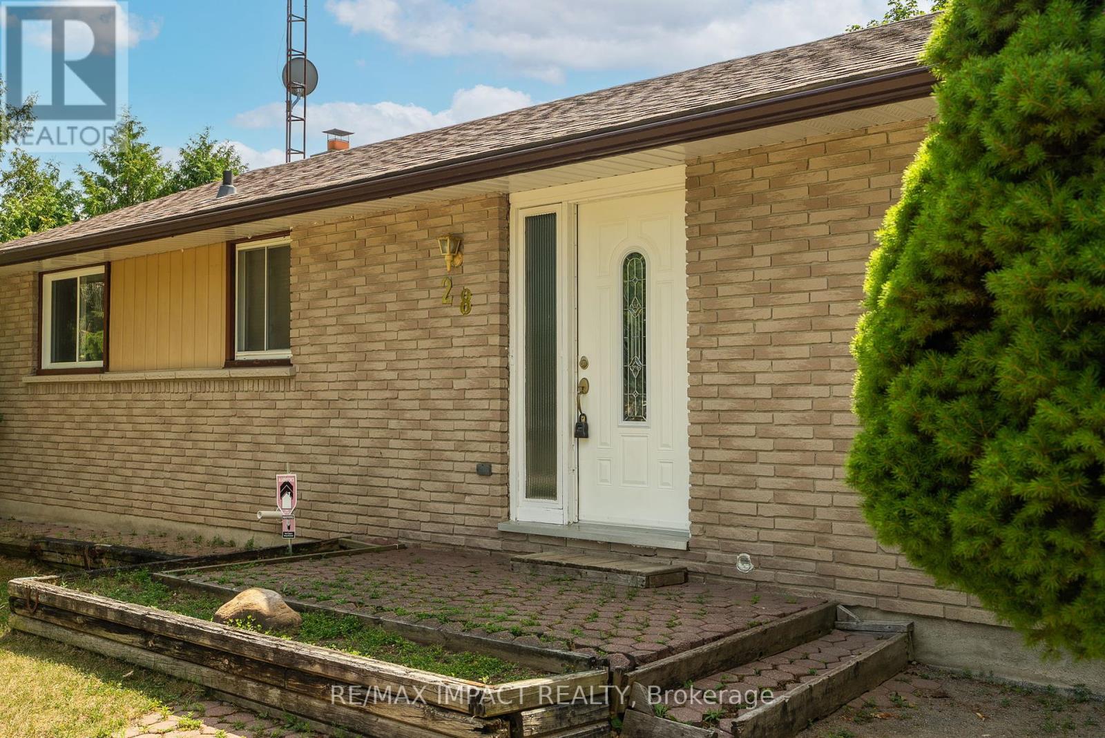 28 Pinewood Crescent, Kawartha Lakes (Pontypool), Ontario  L0A 1K0 - Photo 5 - X12311634